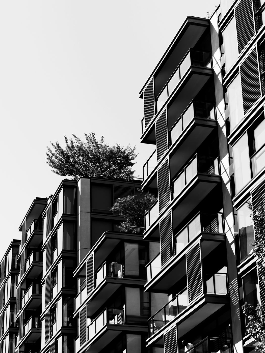 Edifício residencial moderno com varandas