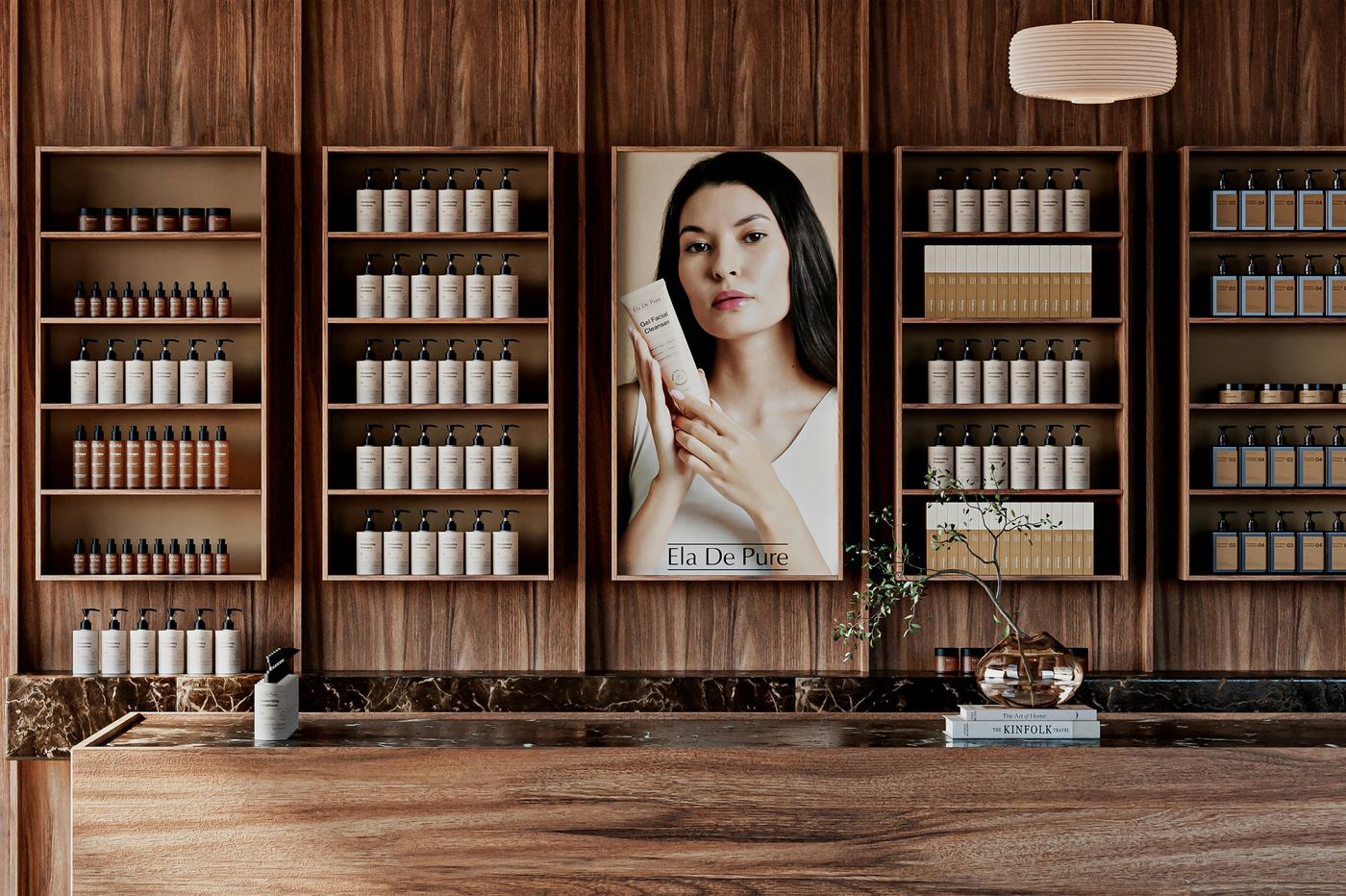 Loja com prateleiras e produtos em exposição